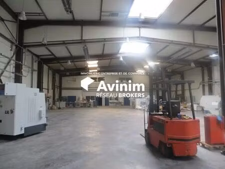 vente entrepôt 1 677 m²