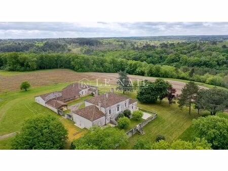 vaste propriété de 74 ha en pleine nature à 1 heure de bordeaux