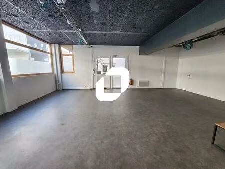 location local d'activités 150 m²