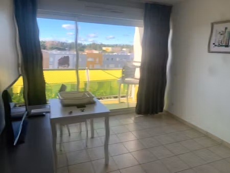 t2 meublé 39m² + terrasse 9m² + parking + local à vélos lattes