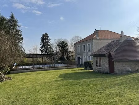 maison spacieuse avec piscine  grand grange et jardin 5000m2