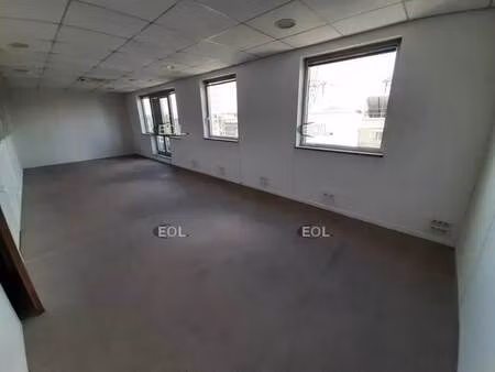 location bureaux 317 m² à 667 m²