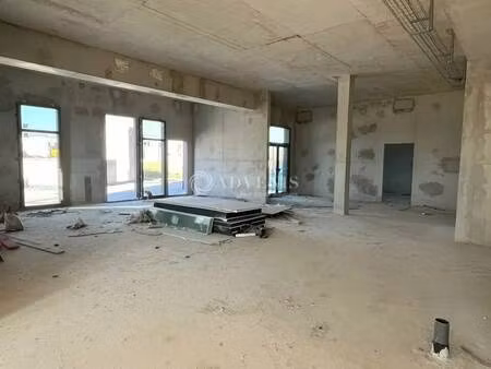vente commerce serris 77700 352m² à 776m²