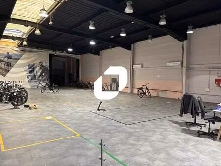 location commerce 900 m² à 2 100 m²