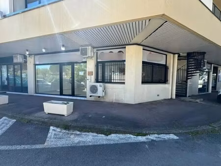 location commerce 90 m²