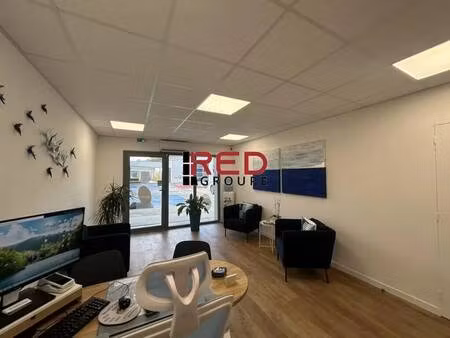 location commerce 56 m²