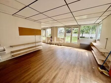 location commerce 124 m²