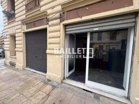 location commerce 55 m²