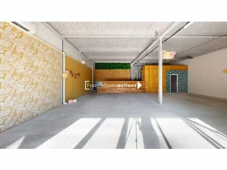 location commerce 180 m²