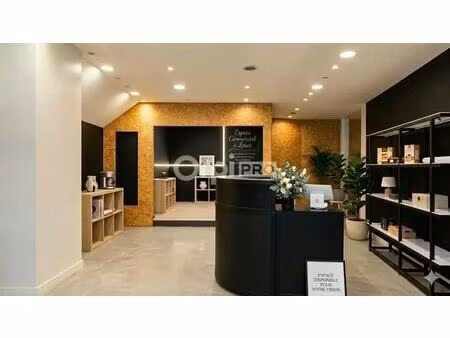 location commerce 84 m²