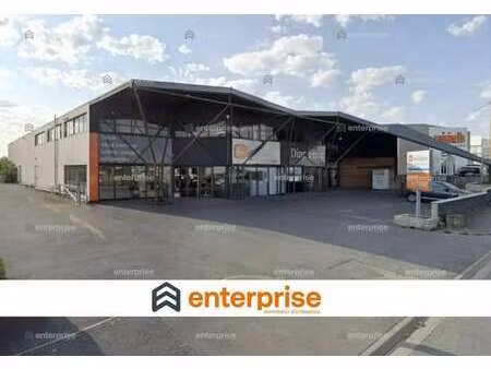 location commerce 1 100 m²