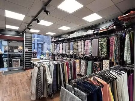 location commerce 48 m²