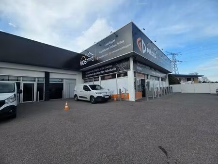 location commerce 325 m²