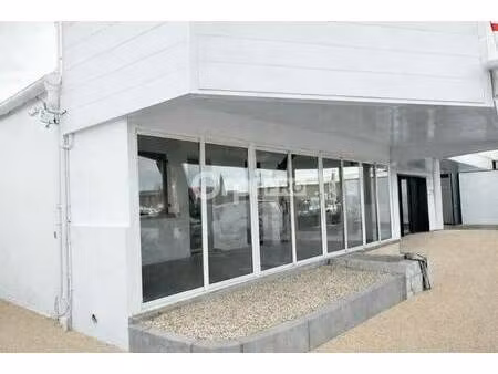location commerce 122 m²