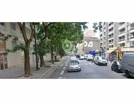 location commerce 150 m²