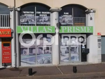 location commerce 65 m²