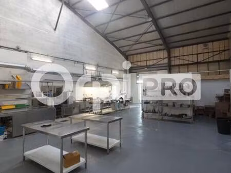 location commerce manosque 04100 200m²