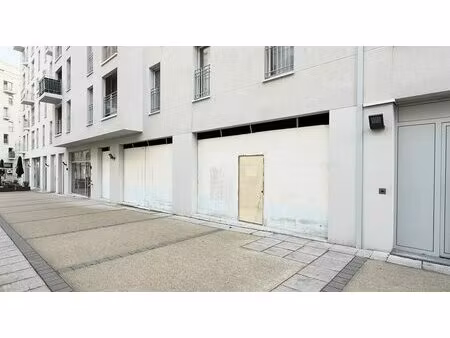 location commerce 85 m²