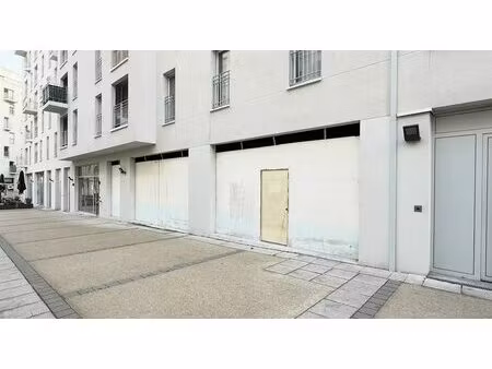 location commerce noisy le grand 93160 85m²