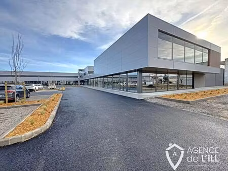 location commerce 884 m²