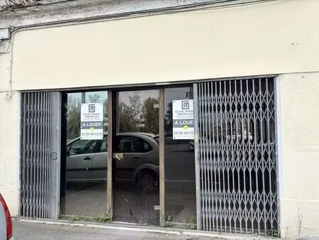 location commerce 60 m²