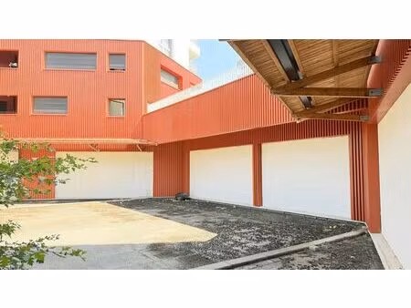 location commerce 411 m²