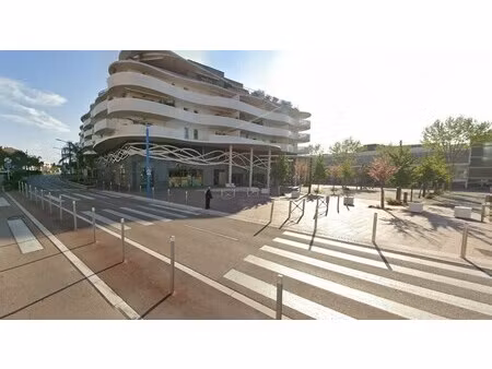 location commerce 276 m²