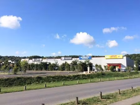 location commerce 300 m²