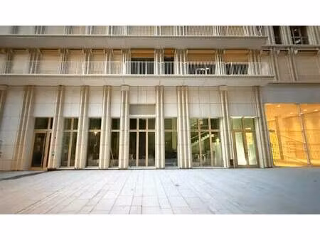 location commerce 174 m²