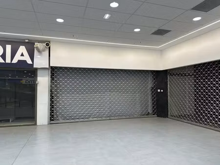 location commerce 150 m²