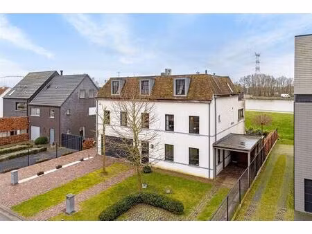 appartement te koop in zandhoven met 3 slaapkamers