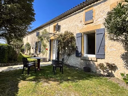 maison en pierre rénovée avec jardin  proche monpazier