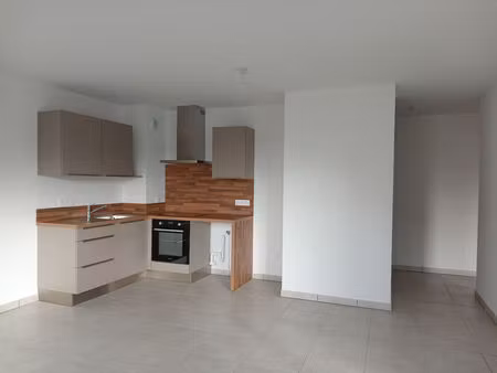 location appartement 3 pièces 65m2 bezannes 51430 - 915 € - surface privée