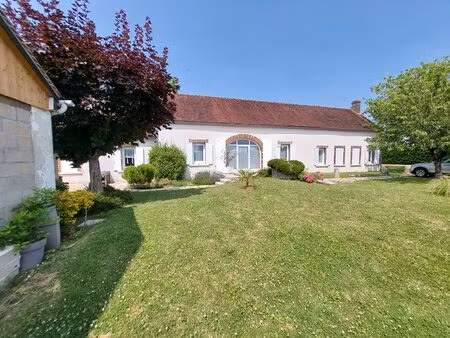 fermette rénovée environnement campagne.