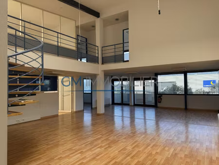 location local commercial