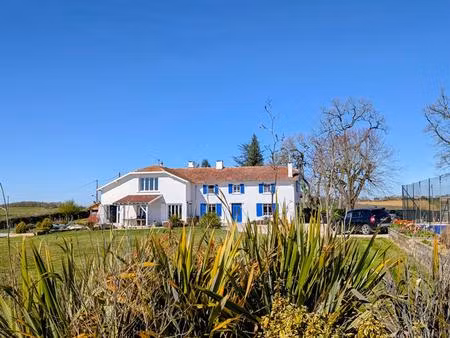 demeure de prestige 418 m2 avec 7 chambres  piscine  tennis sur 1 hectare