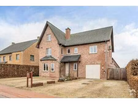 villa prête à emménager avec piscine à geetbets