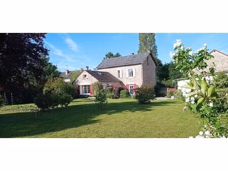 magnifique maison de village  magnifique jardin !