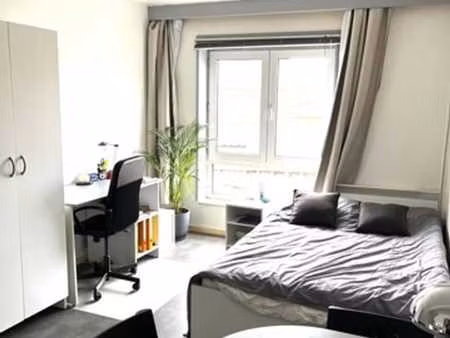 namur centre-studio uniquement etudiant - sans domiciliation