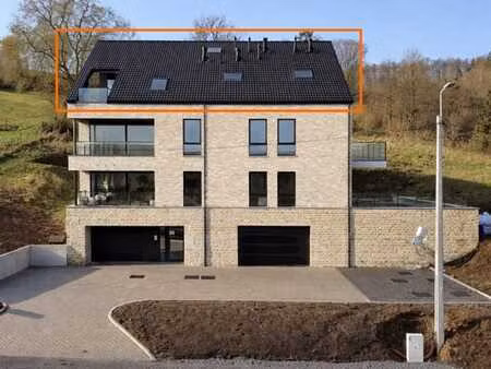 penthouse neuf avec 3 chambres et une terrasse