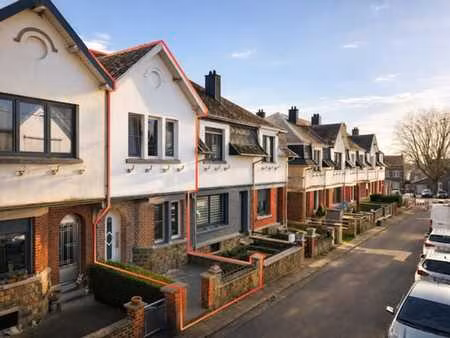 maison deux façades rénovée avec deux chambres et garage