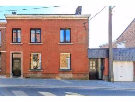 maison idéalement située avec jardin exposé sud et garage
