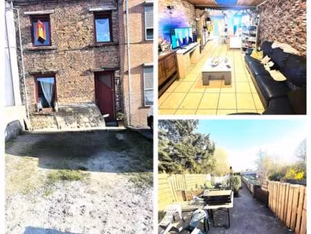 maison d'habitation avec jardin et emplacement de parking pr