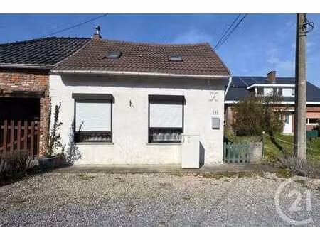 charmante maison à rafraîchir dans un environnement calme