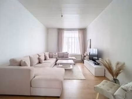 spacieuse maison unifamiliale de ± 300 m² avec 8 chambres