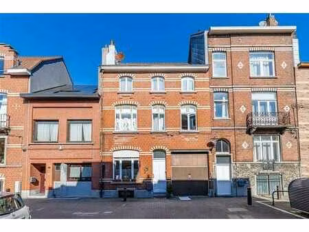 belle maison bifamiliale avec jardin et garage