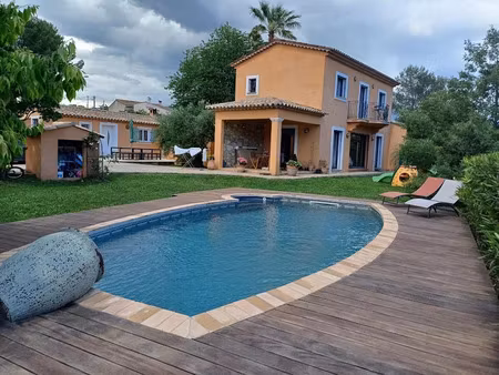 vente villa 7 pièces 205 m² à le muy (83490)  895 000 €