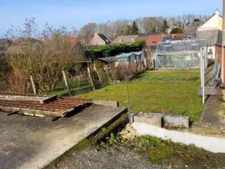 terrain de ± 2 a 10 ca situé en zone d'habitat