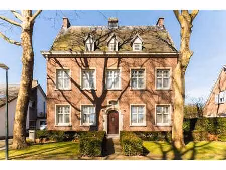 charmant presbytère avec orangerie et volumes généreux