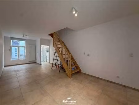 maison 2 chambres avec cour